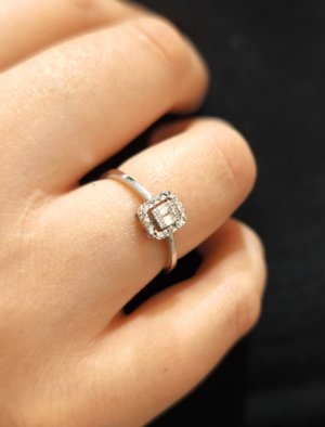 0.06 Karat Pırlanta Baget Yüzük