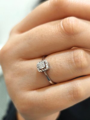 0.06 Karat Pırlanta Baget Yüzük