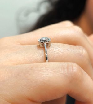 0.06 Karat Pırlanta Baget Yüzük