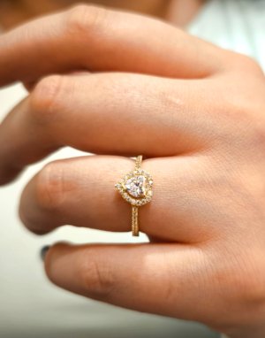 Taşlı Kalp Yüzük