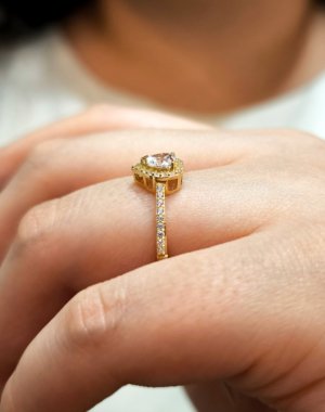 Taşlı Kalp Yüzük