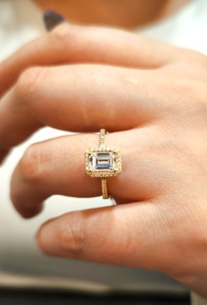 Kolları Taşlı Baget Yüzük