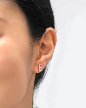 0.06 Karat E Harf Tek Küpe