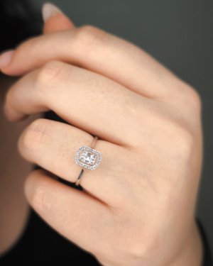 0.19 Karat Pırlanta Baget Yüzük