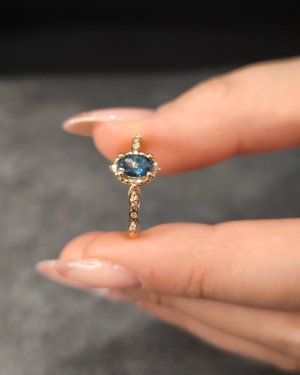 0.51 Karat London Blue Rose Pırlanta Yüzük