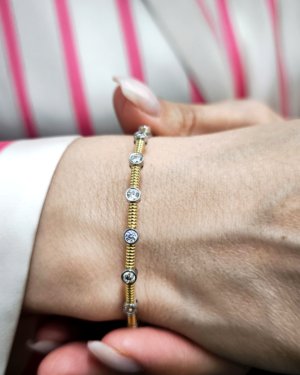 Yuvarlak Taşlı Kelepçe